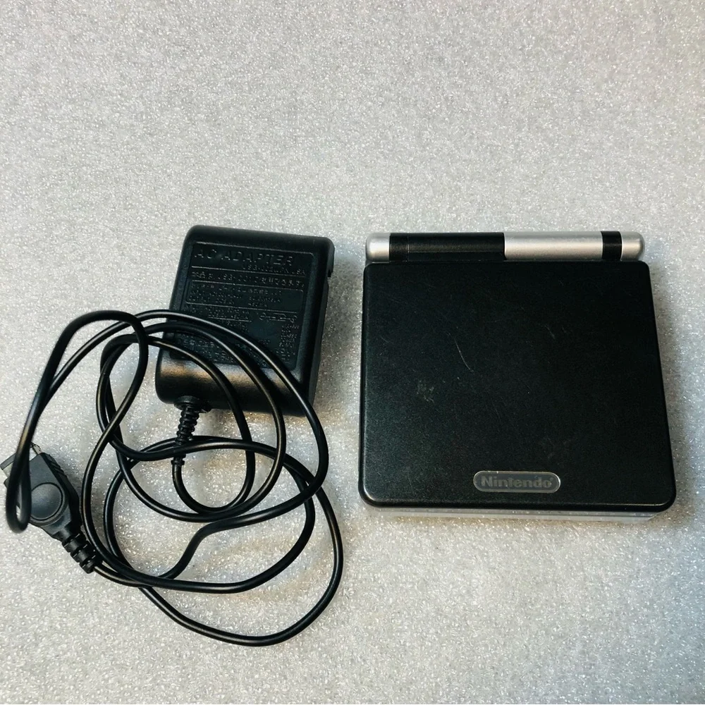 Nintendo Gameboy Advance SP Limited Edition Platinum & Onyx AGS-001 W/ 4 Games